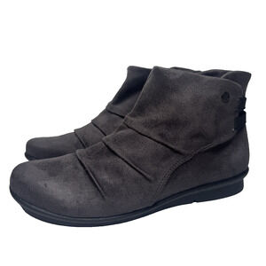 Bussola Calista Ankle Flat Boots Women's Sz 38 US 7.5 Gray Faux Suede Side Zip